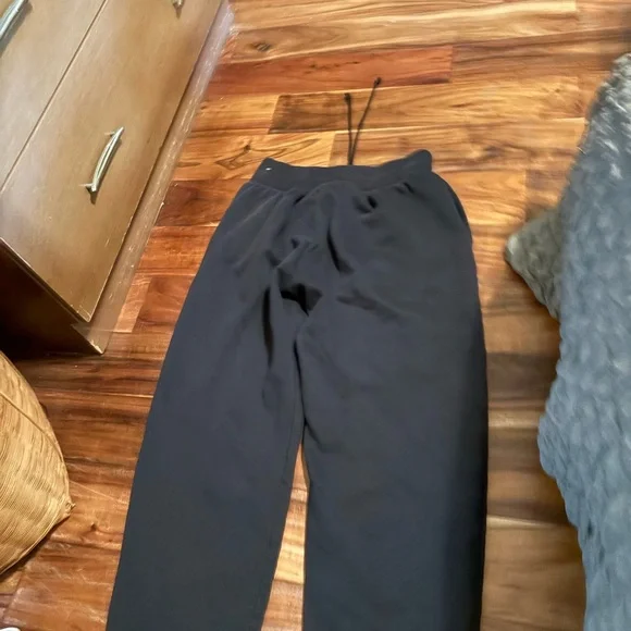 Nike Women’s Black Fleece Joggers | Swoosh Logo | Cozy Sweatpants - Picture 7 of 7